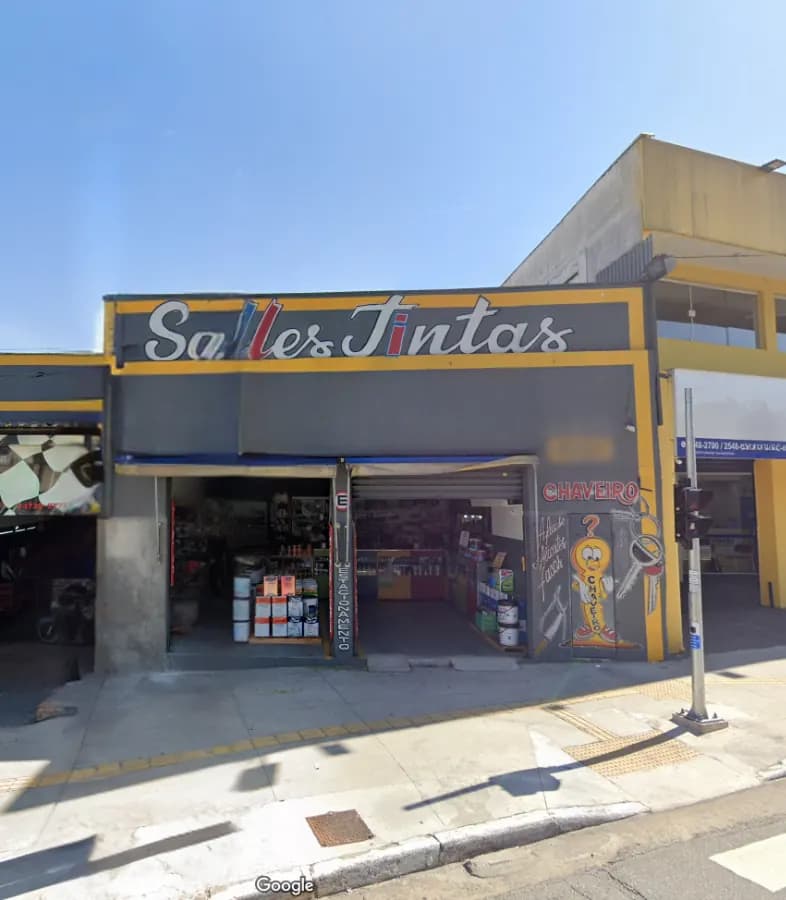 Fachada da Salles Tintas, com o letreiro amarelo